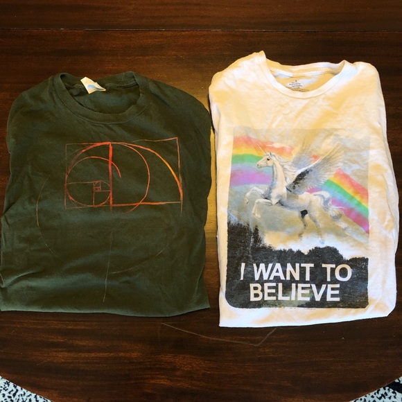 T Shirt Bundle 2 Small Shirts Green Fibonacci Spiral & Unicorn I Want to Believe - Picture 1 of 6